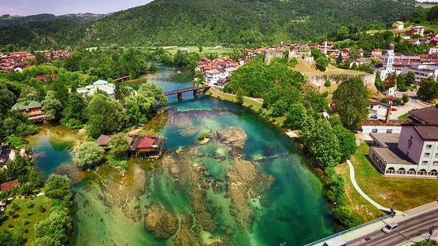 Topli zraci jutra: Grad u raskošnom svjetlu