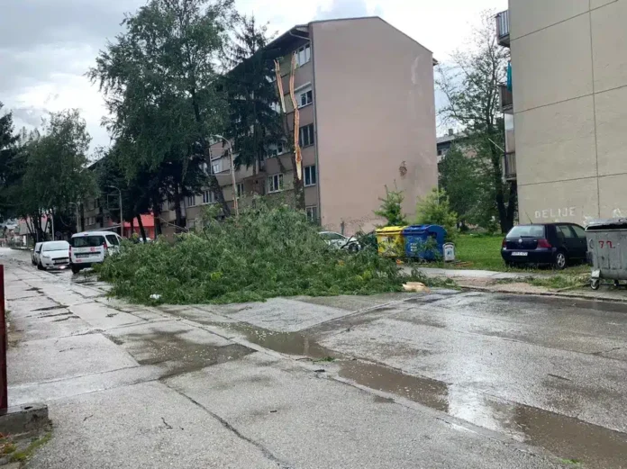 Olujno nevrijeme pogodilo Bihać: Jak vjetar i kiša izazvali probleme