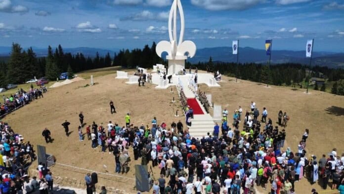 Na Vlašiću otvoren spomenik “General Mehmed Alagić”, visok je više od 17 metara