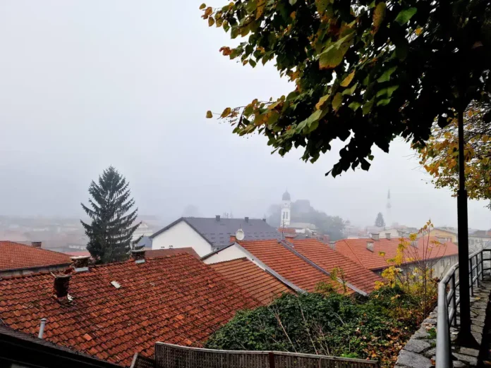 Grad u magli: Jutarnja mistika i tišina