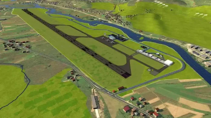 Krušnica aerodrom sa novim infrastrukturnim objektima i okolnim ruralnim pejzažima.