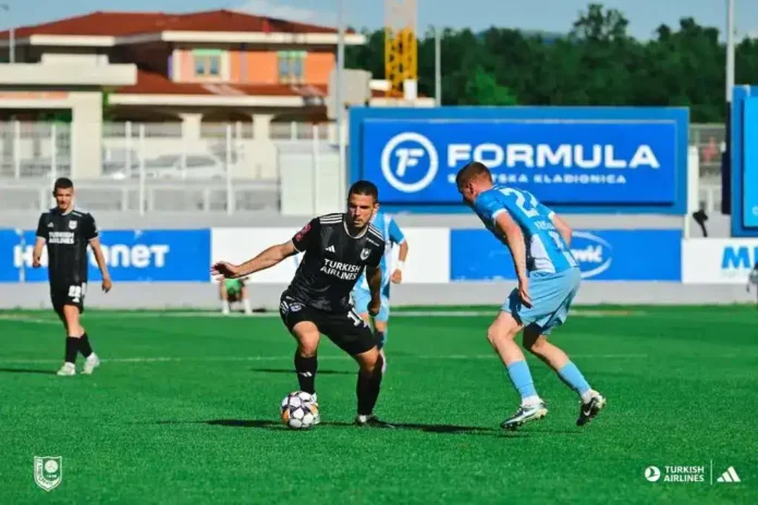 1. aktivni fudbaleri na terenu u Krušnici, sportska utakmica uživo.