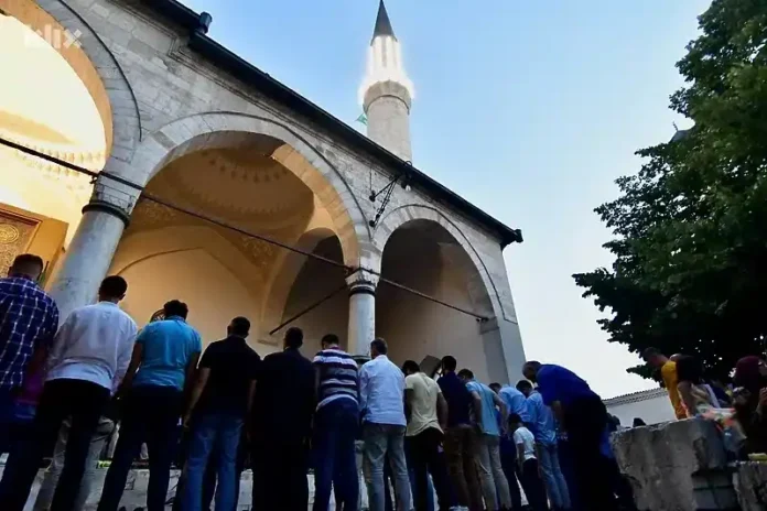 Osmanska džamija Krušnica, Posjeta i molitva vjernika u islamskom centru BiH.