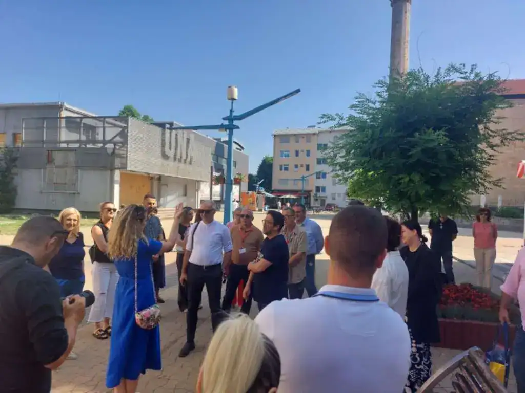 Ljubitelji prirode na izletu u Krušnici, fascinantna aventura i prelijep krajolik.