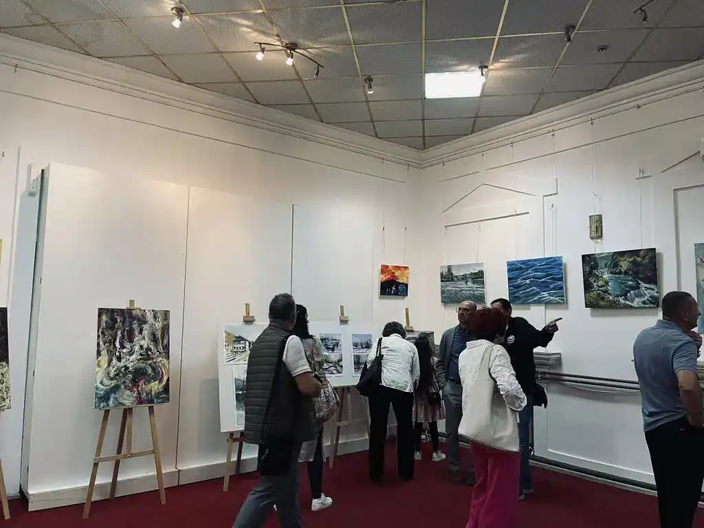 Umjetnička galerija sa slikama prirode i pejzaža, posjeta umjetničkoj izložbi u Krušnici.