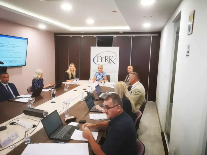 Profesionalni poslovni sastanak u modernoj konferencijskoj dvorani, Krušnica, Bosnia and Herzegovina.
