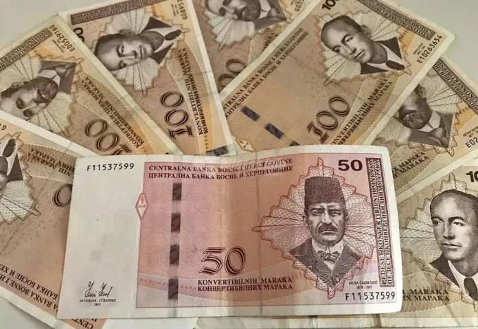 1000 KM Bosanske marke, novčanice, novac, finansije, ekonomija, Bosna i Hercegovina, valuta, obilje novca.