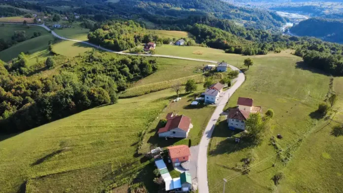 Vilinska prirodna ljepota Krušnice u zelenoj ruralnoj atmosferi.