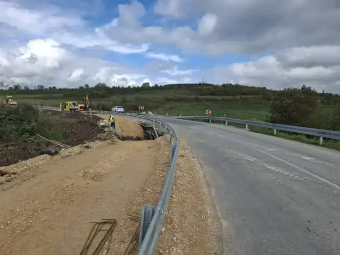 Oštećenje saobraćajnice na magistrali Krušnica u toku radova na siguronosnom objektu.
