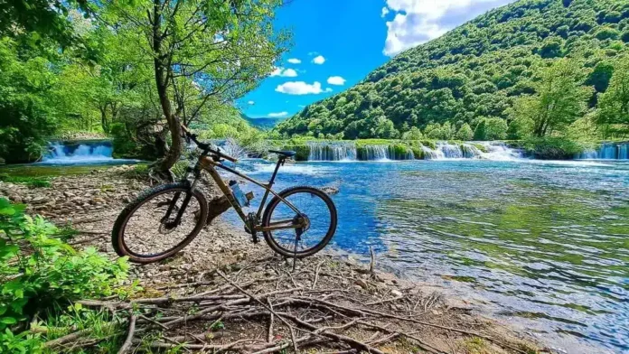 1. Izvor rijeke Krušnica okružena zelenilom, idealno za opuštanje i prirodne aktivnosti.
