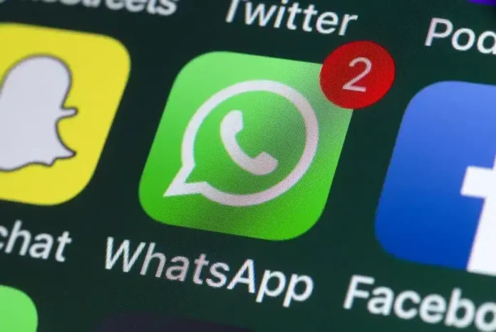 WhatsApp ikona na mobilnom uređaju, popularna aplikacija za komunikaciju.