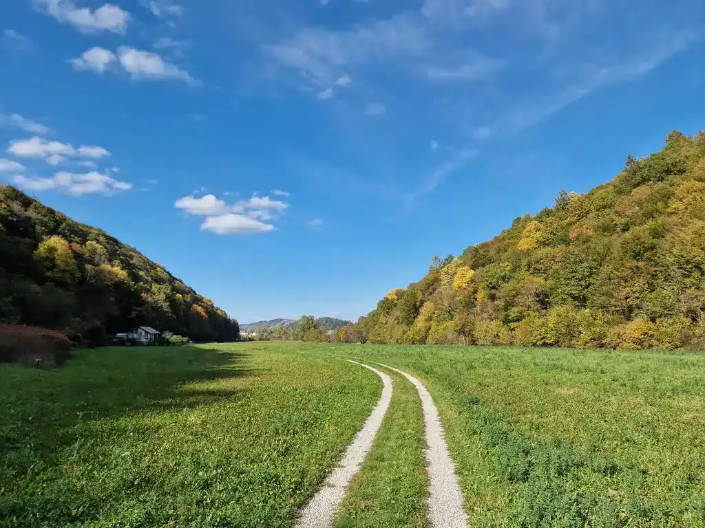 Krušnica priroda, ljepote, rijeka, okolina, planine, zelenilo, pejzaž, opuštanje, Bosna, prirodni krajolik.