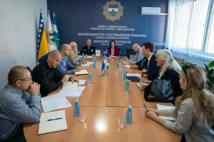 Učesnici sastanka u Ministarstvu unutrašnjih poslova Unsko-Sanskog kantona, Bosna i Hercegovina.