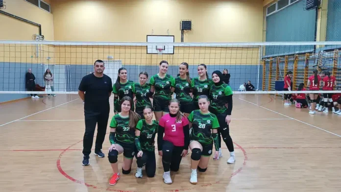 1. Volley igračice Krušnice na terenu, sportski nastup, ženski odbojkaški tim.