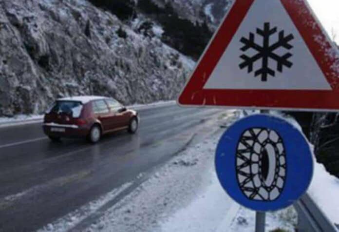 Klizavica na putu, upozorenje na snijeg i leda, sigurno vožnja zimi, via Krušnica, Banja Luka.