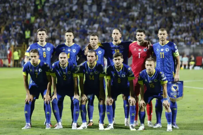 Fotografija fudbalske reprezentacije Bosne i Hercegovine na terenu, priprema za utakmicu.