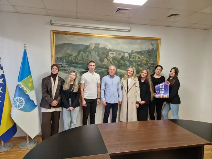 Krušnica, društvena grupa i zastave, formalna sastanak, Bosna i Hercegovina, lokalni razvoj i saradnja.
