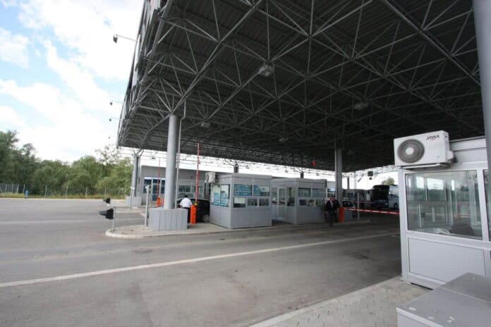 Voždov postajalište na granici sa BiH, moderna mijesta sa podzemnom kapijom.