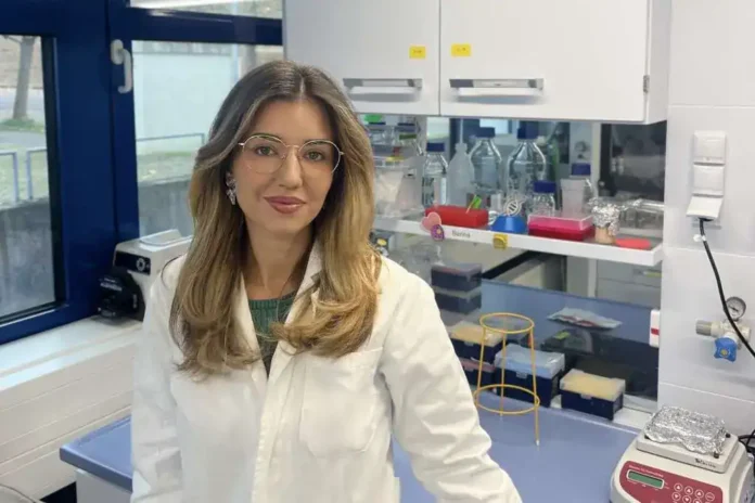 Laborator naučne istraživačice u biomedicinskom laboratoriju.