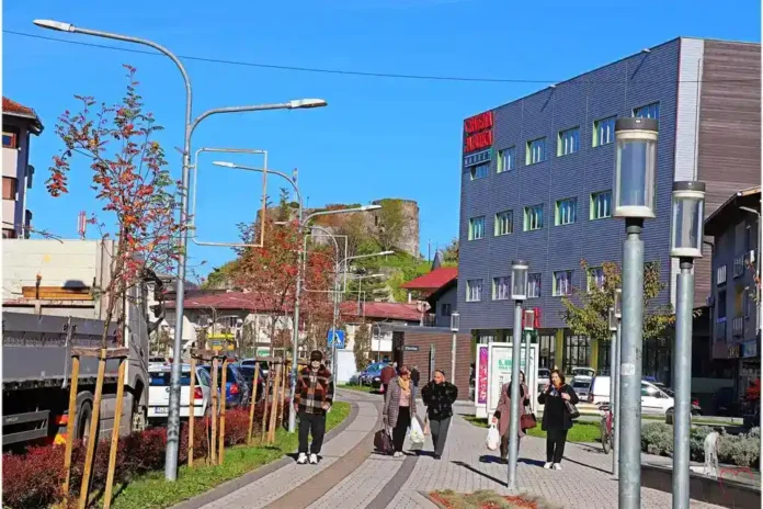 Krušnica urbanistički razvoj, moderna arhitektura i prometna infrastruktura u centru grada.