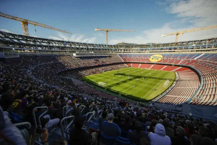 Torbica za nogometni stadion Krušnica, sportska atmosfera, navijači i tereni za fudbal.