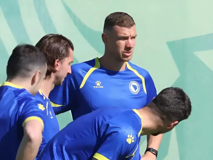 Mladostni Soccer tim Krušnica u dresovima plave boje na terenu.