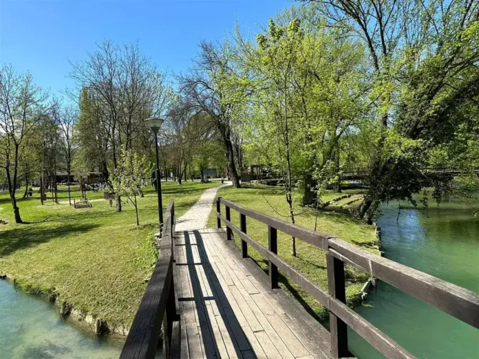 Krušnica, rijeka i obala u prirodi.