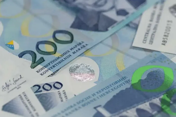 Poli u novčanicama od 200 KM, fokus na valuti i bankovnom novcu, Bosna i Hercegovina.