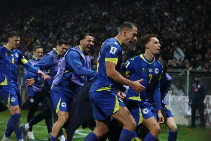 Igrači fudbalske reprezentacije Bosne i Hercegovine tokom utakmice na stadionu.