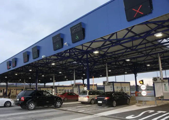 Visokokvalitetna autoputna naplatna rampe sa elektronskim sistemom plaćanja i kontrolom.