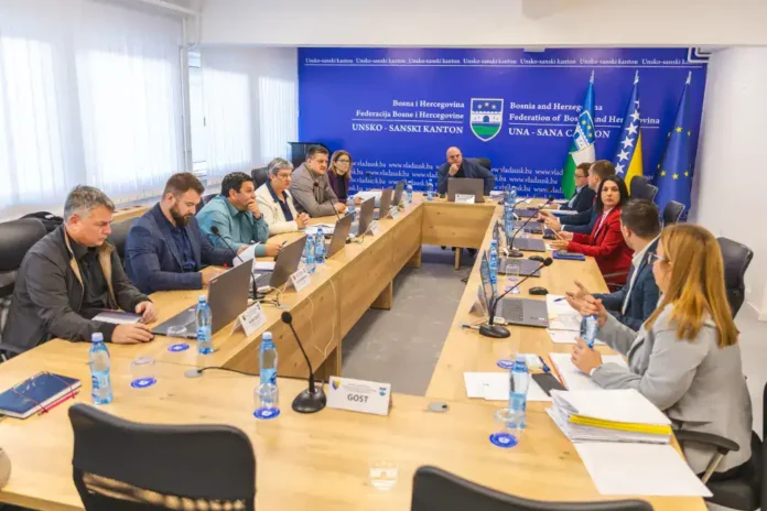 Osnovica za plaće u srednjem obrazovanju USK od 423,50 KM usaglašena sa ministarstvima. Saznajte sve detalje.
