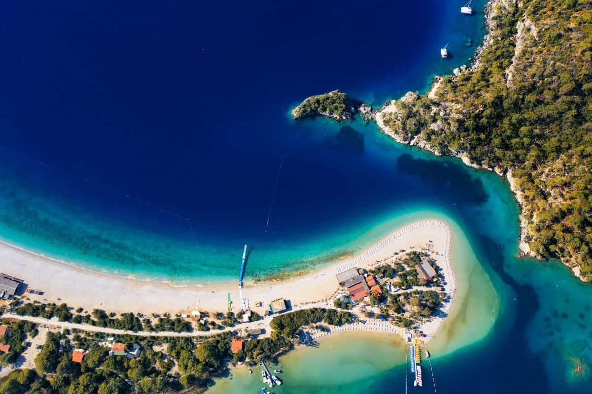 Krušnica plaža i prirodna ljepota, idealno za odmor i uživanje u prirodi.