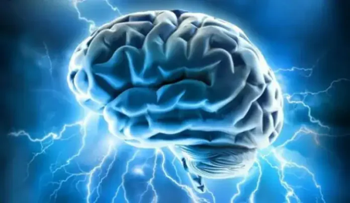 Mozak sa munjama i elektricitetom, mentalna snaga i moć, mozak u akciji, inovativne ideje.