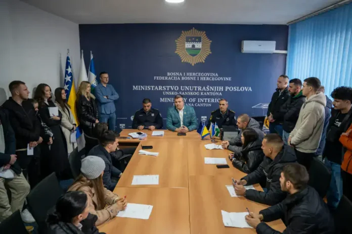 Potpis ugovora nove generacije policijskih službenika