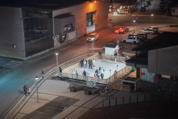 Počela je zimska priča! Klizalište je otvoreno od 11 do 21h, uživajte u prazničnim aktivnostima i koncertima.