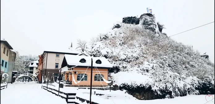 Pretežno oblačno i svježe jutro u Bosanskoj Krupi s dobrom vidljivošću. Temperatura će tokom dana dostići 8°C.