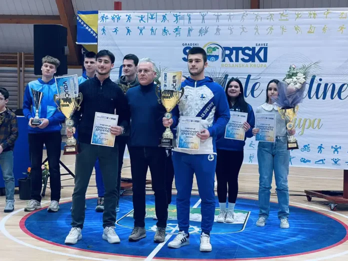 Održan izbor sportiste 2025. godine Grada Bosanska Krupa. Priznanja za najbolje sportiste i doprinos sportu u zajednici.