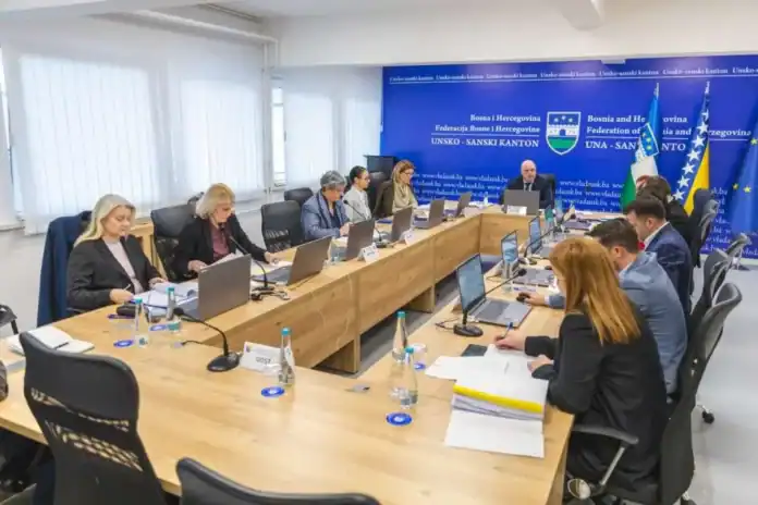 Upravna sala sa predstavnicima Vlade Unsko-sanskog kantona, Bosna i Hercegovina.