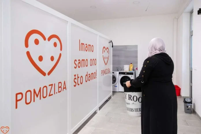 Pomozi.ba vraća osjećaj dostojanstva ljudima u stanju potrebe pružajući besplatne usluge pranja i sušenja veša.