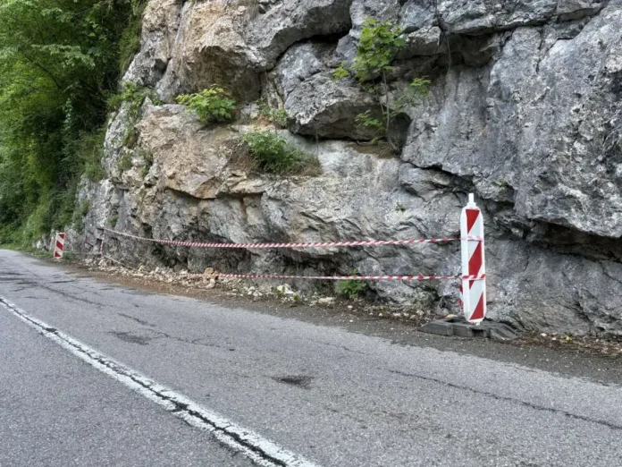 Odron na putu zbog jakih vjetrova i klizišta u području Čapljine.