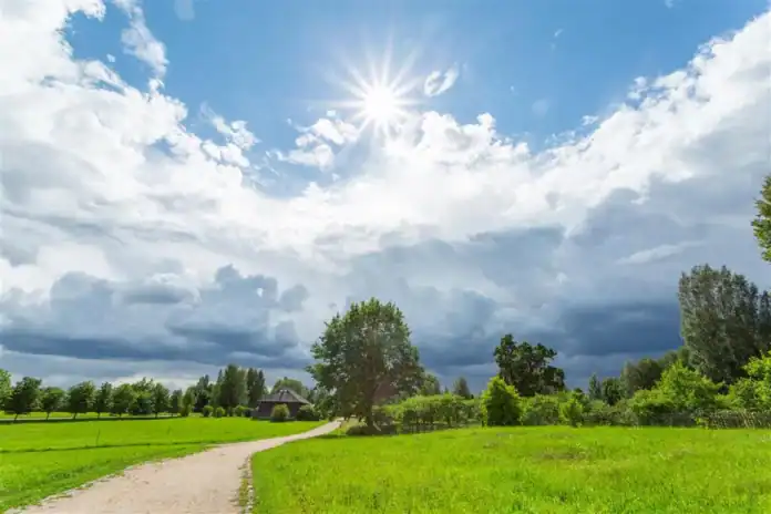 Pretežno oblačno vrijeme očekuje se u našoj zemlji, sa slablom kišom i dnevnim temperaturama od 7 do 15 °C.