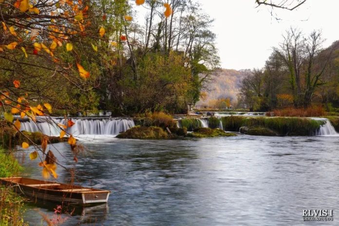 Pretežno oblačno i prohladno jutro u Bosanskoj Krupi sa dobrom vidljivošću i stabilnim vremenskim uslovima.