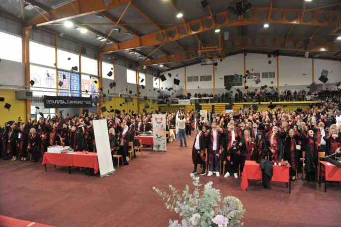 Svečano promovirano 493 diplomiranata Univerziteta 'Džemal Bijedić' u Mostaru.