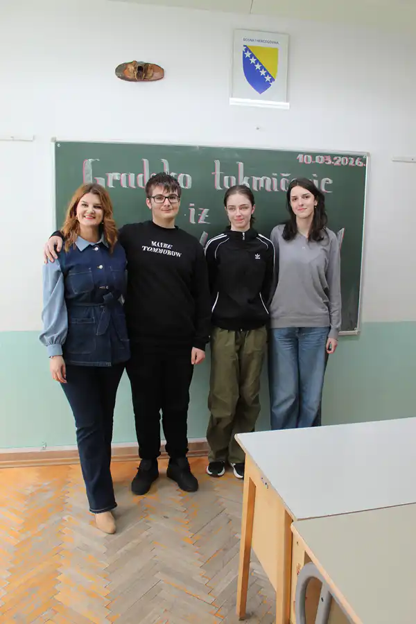 Učenici na gradskoj takmičenju iz historije za IX razred u učionici.