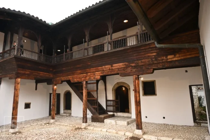 Svrzina kuća s tri stotine godina historije dočekuje ljeto nakon sanacije krova i zaštite kulturnog naslijeđa.