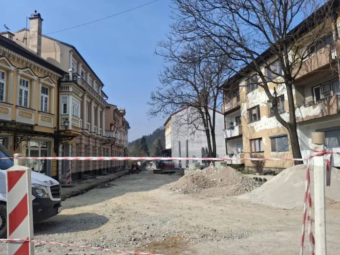 Infrastrukturni radovi u Bosanskoj Krupi poboljšavaju javne površine i stvaraju ugodnu pješačku zonu za sve građane.