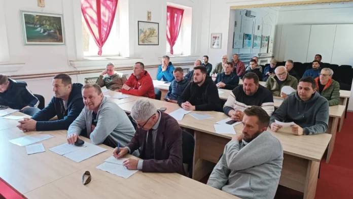 Održana 32. redovna skupština ribolovaca u Bosanskoj Krupi, fokusirana na izvještaje i planove za ri.