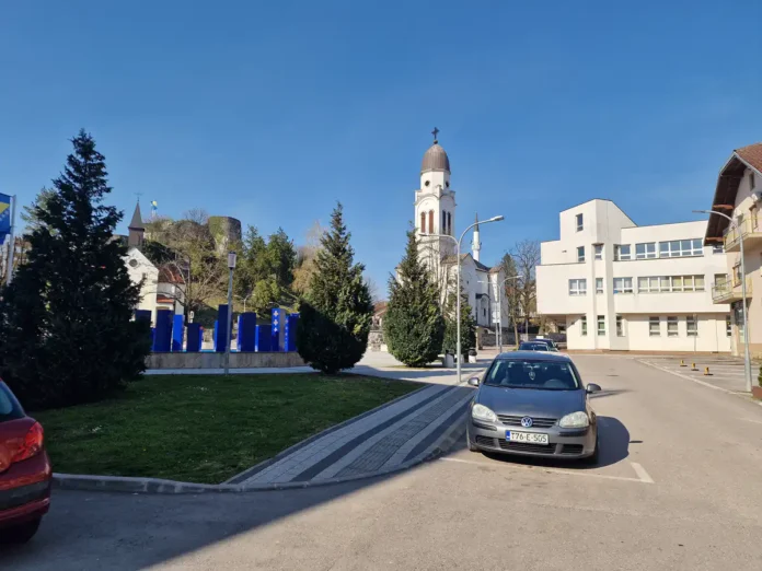 Prognoza vremena za Bosansku Krupu danas uključuje umjereno vrijeme i pljuskove poslijepodne. Pripremite se!