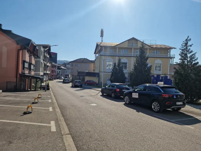 Danas u Bosanskoj Krupi očekujemo promjenu vremena sa sunčanim intervalima i postepeno povećanje oblaka tokom dana.