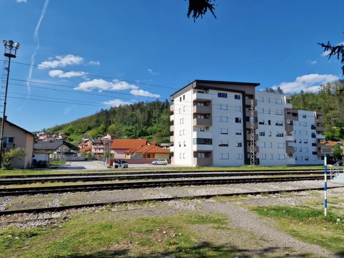 Promjenjivo vrijeme u Bosanskoj Krupi, sunce uz sve više oblaka i kišu
